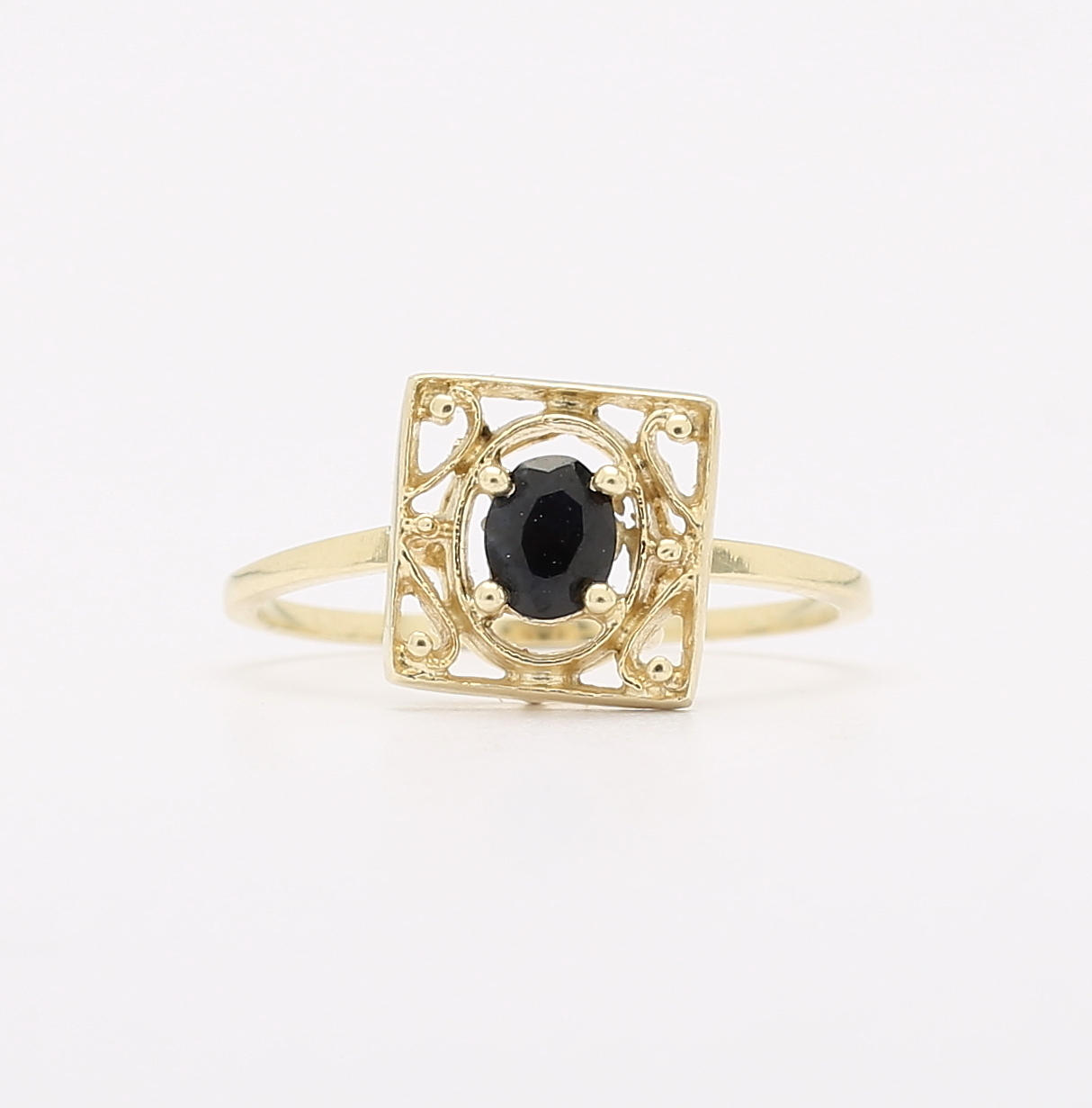 RING, med blå sten, 14K guld. Totalvikt ca 2,1 g.