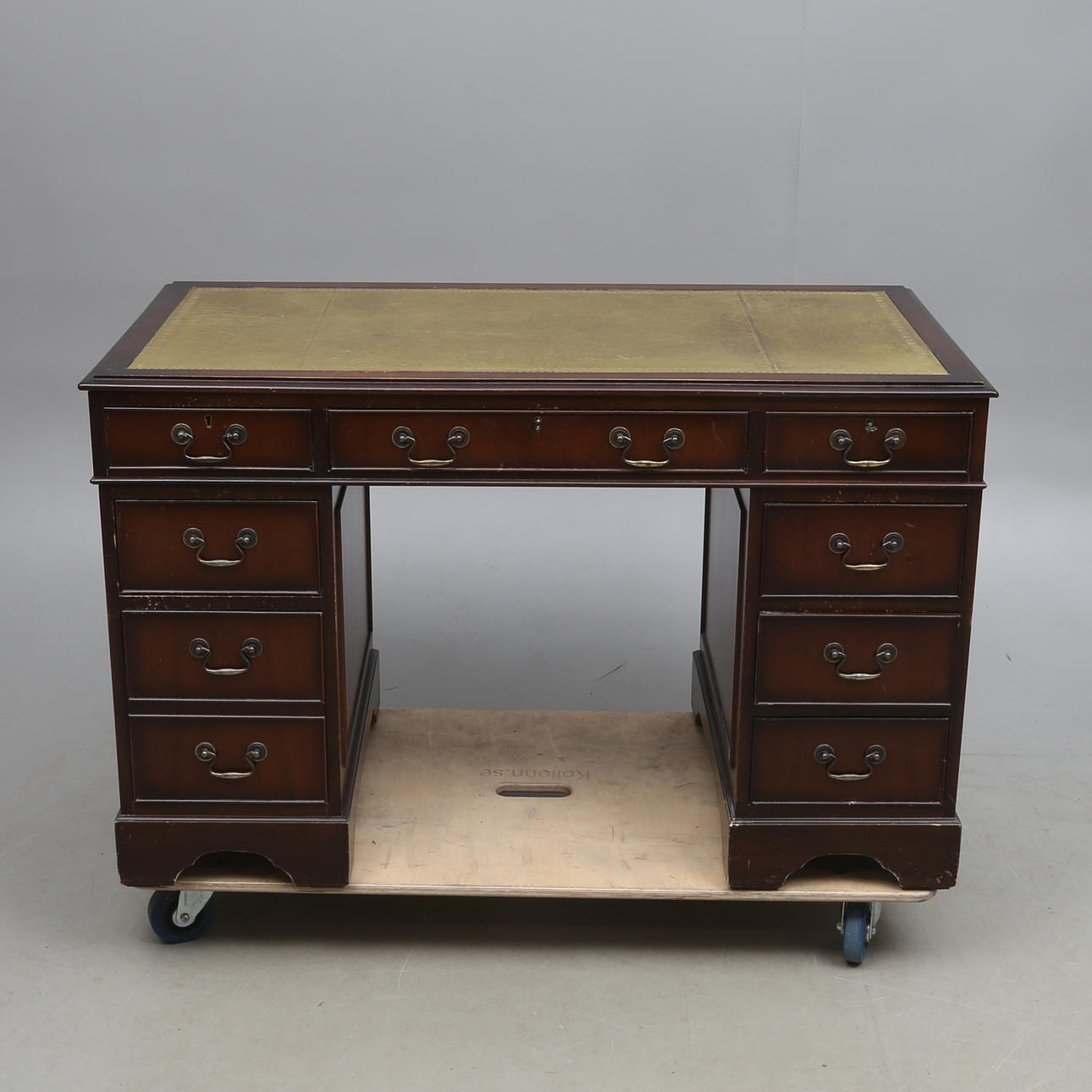 SKRIVBORD, enligt uppgift George Henscher, England, 1900-tal.