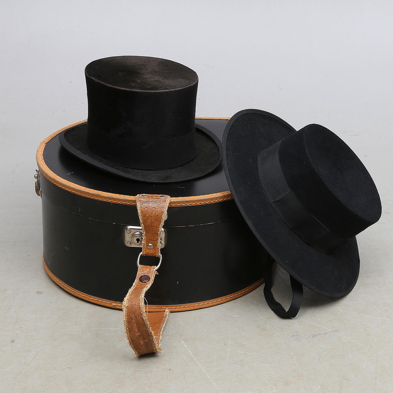 HATTAR, 2 st, samt ASK.