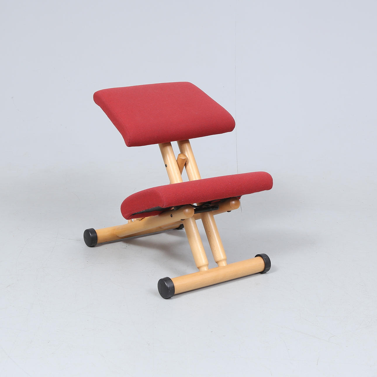 KNÄSTOL, Multi Balans, Varier (Stokke), samtida.