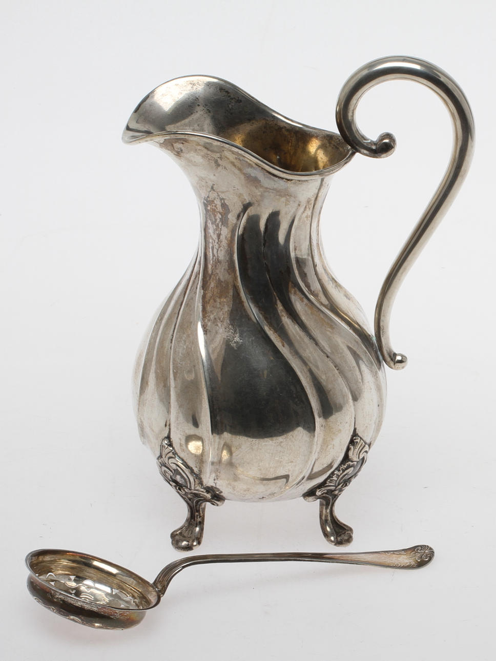 KANNA, silver, A Dragsted Köpenhamn Danmark samt SOCKERSTRÖARE silver Peter Nordmark Stockholm 1835. Tot vikt 689 gram.