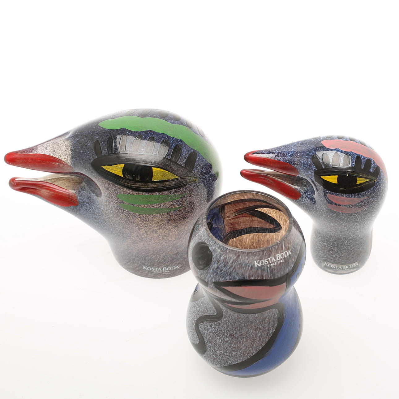 ULRICA HYDMAN-VALLIEN. miniatyrvas 3 st. för Kosta Boda, signerad.