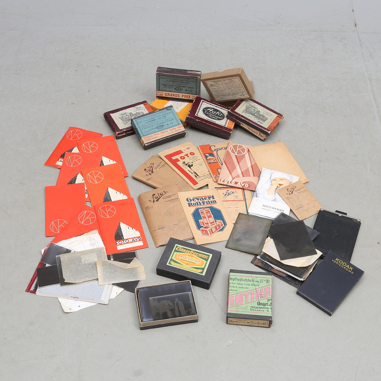 PARTI FOTONEGATIV, glasplåtar och plast, merparten 1910- och 1920-tal.