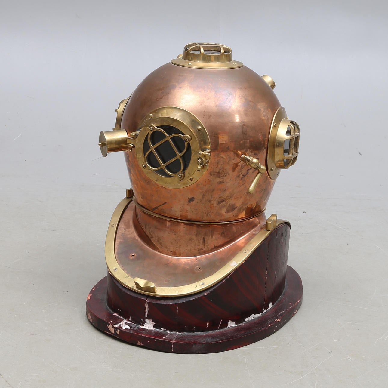 DYKARHJÄLM, för dekoration, koppar och mässing, 1900/2000-tal.