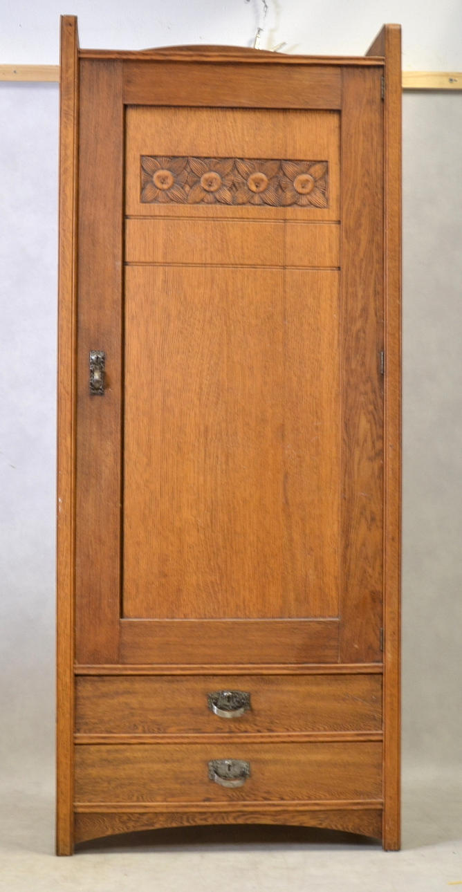 KLÄDSKÅP, ek, jugend, 1900-tal.