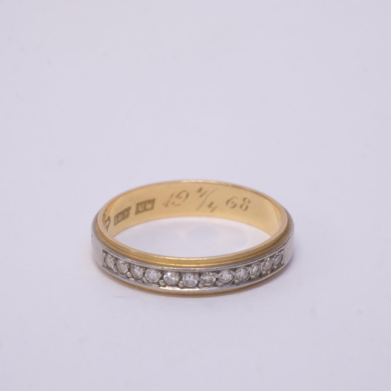 RING MED MOISSANITER, 18K GULD.