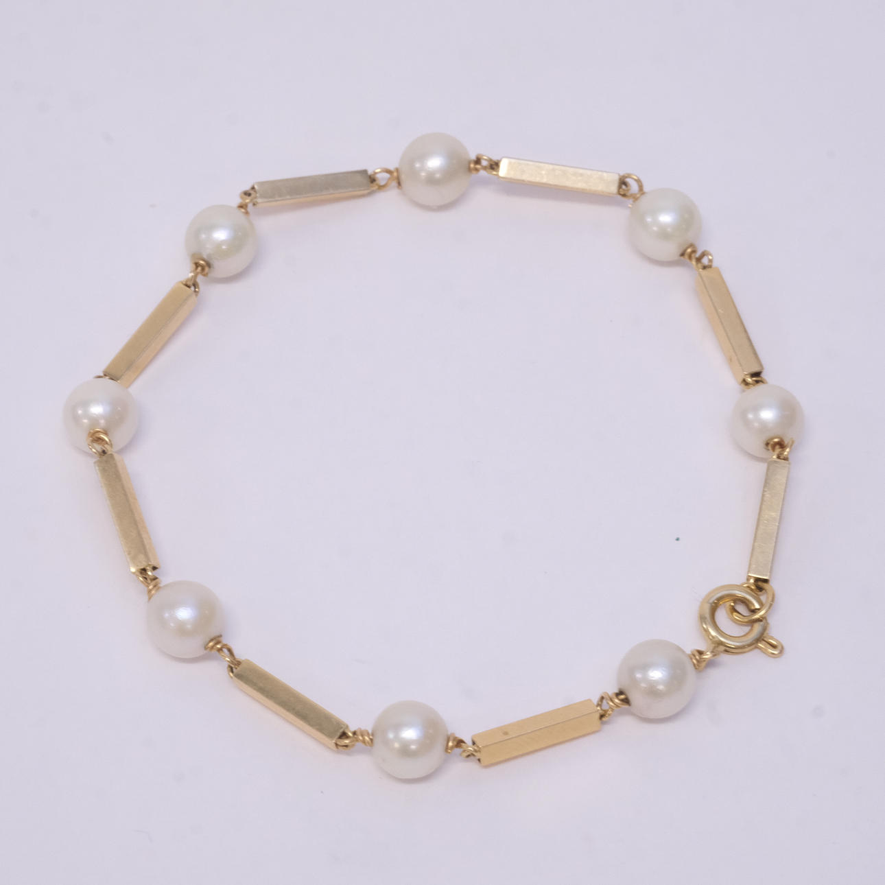 ARMBAND MED PÄRLOR, 18K GULD.