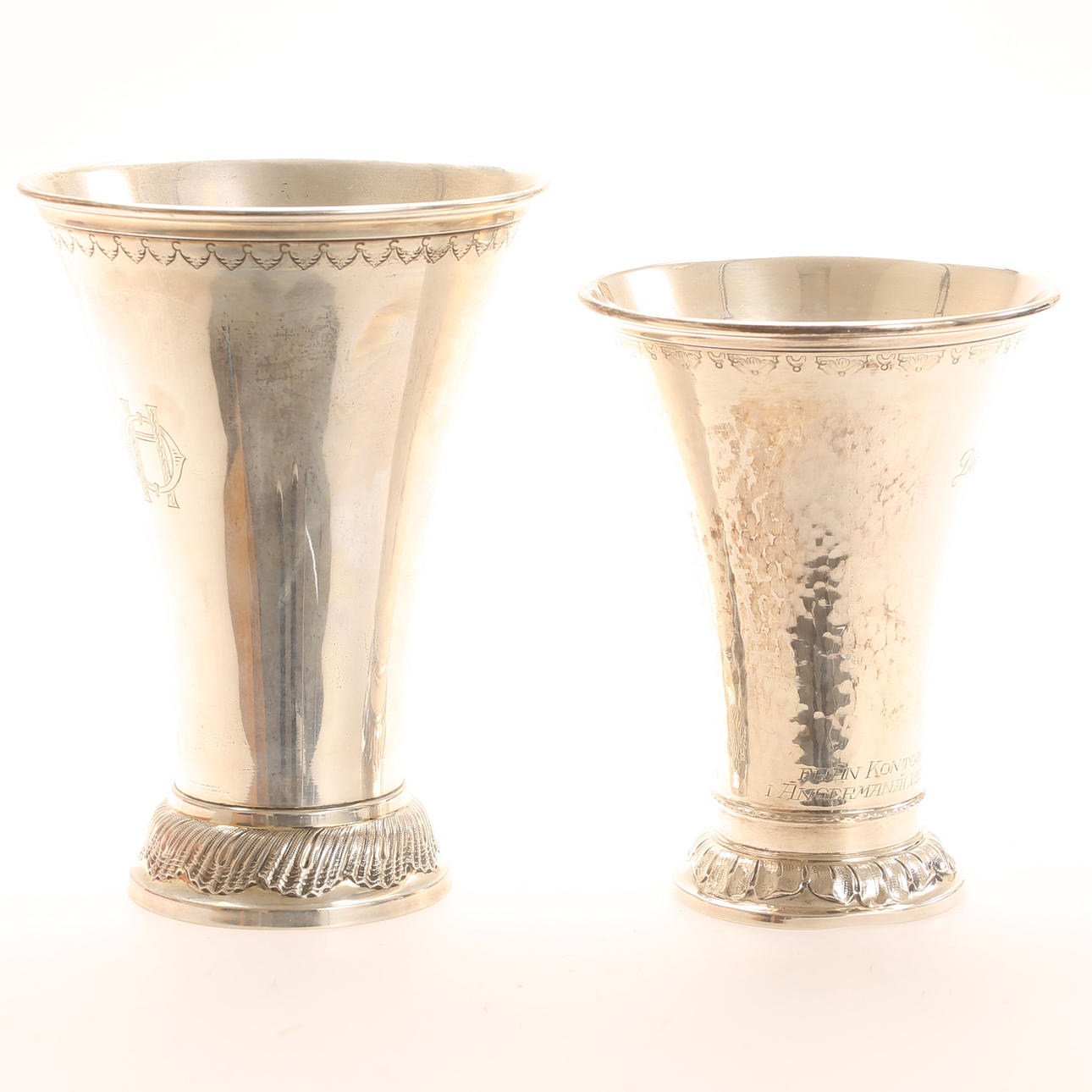 BÄGARE, 2 stycken, silver, 1900-tal.