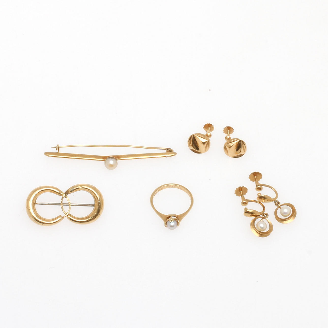 RING, BROSCHER 2 st samt ÖRHÄNGEN 2 par, 18k guld, ca 10,4 gram.