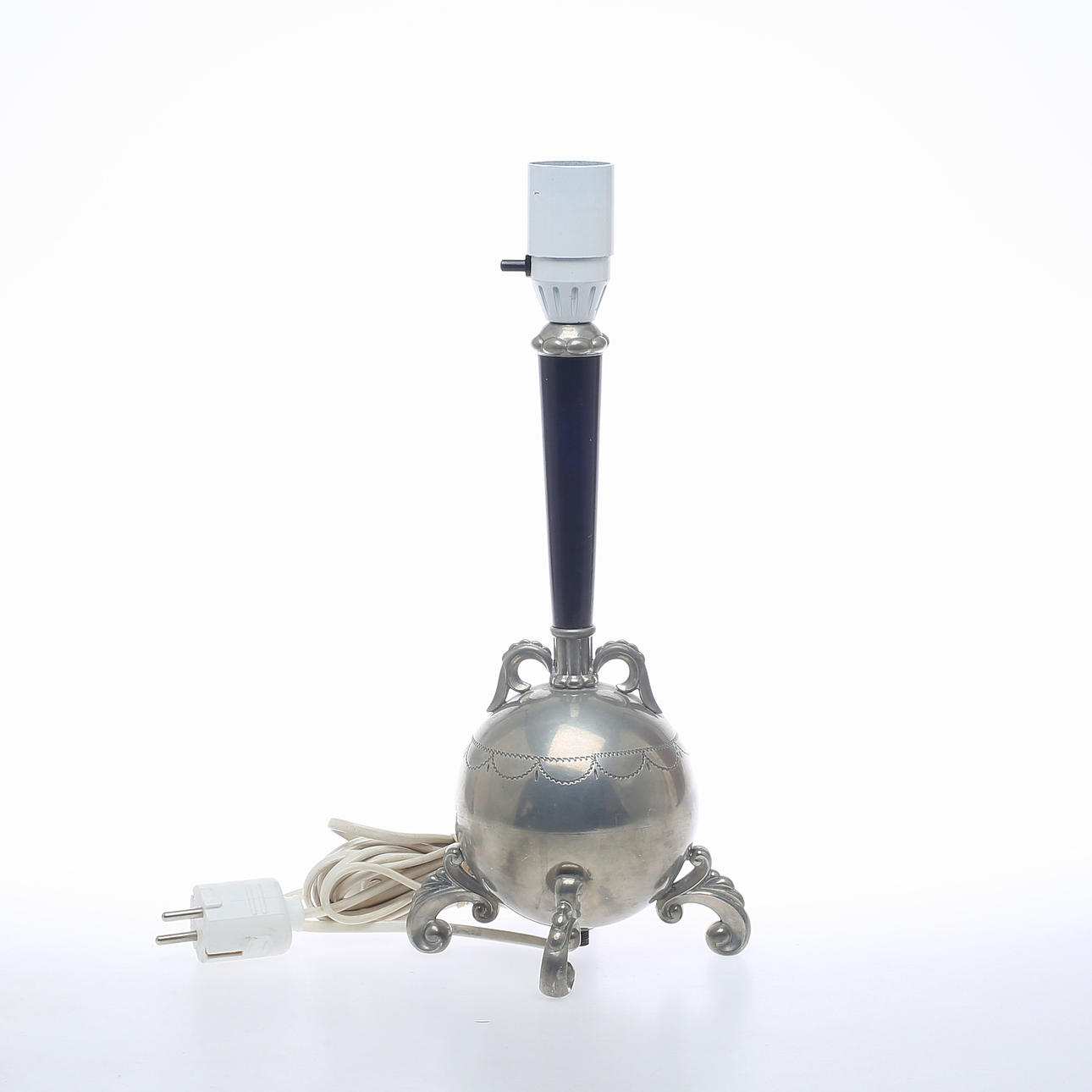 BORDSLAMPA, tenn samt trä, art deco, 1920/30-tal.