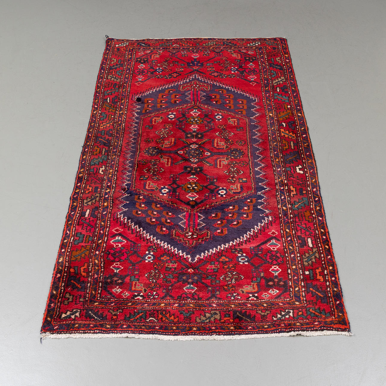 MATTA, Hamadan, mått 215x126 cm.