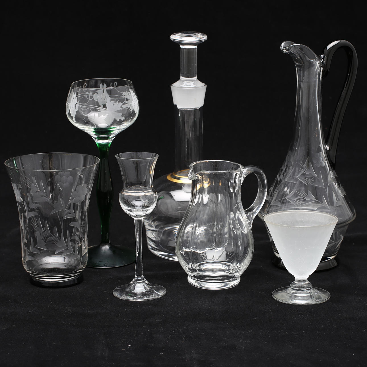 KARAFFER, REMMARE, GRÄDDKANNOR, GLAS, 31 delar, Kosta m m.