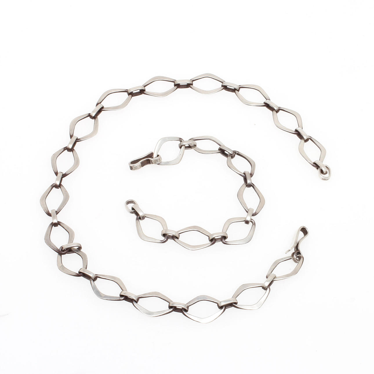 SVEN ERIK HÖGBERG. halskedja samt armband, silver, Göteborg 1977, 49,6 gram.