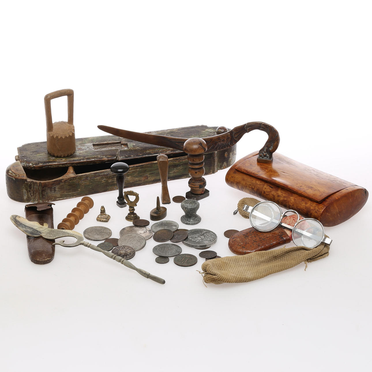 PARTI DIVERSE, dosa, stämplar, mynt, skrin, glasögon mm...