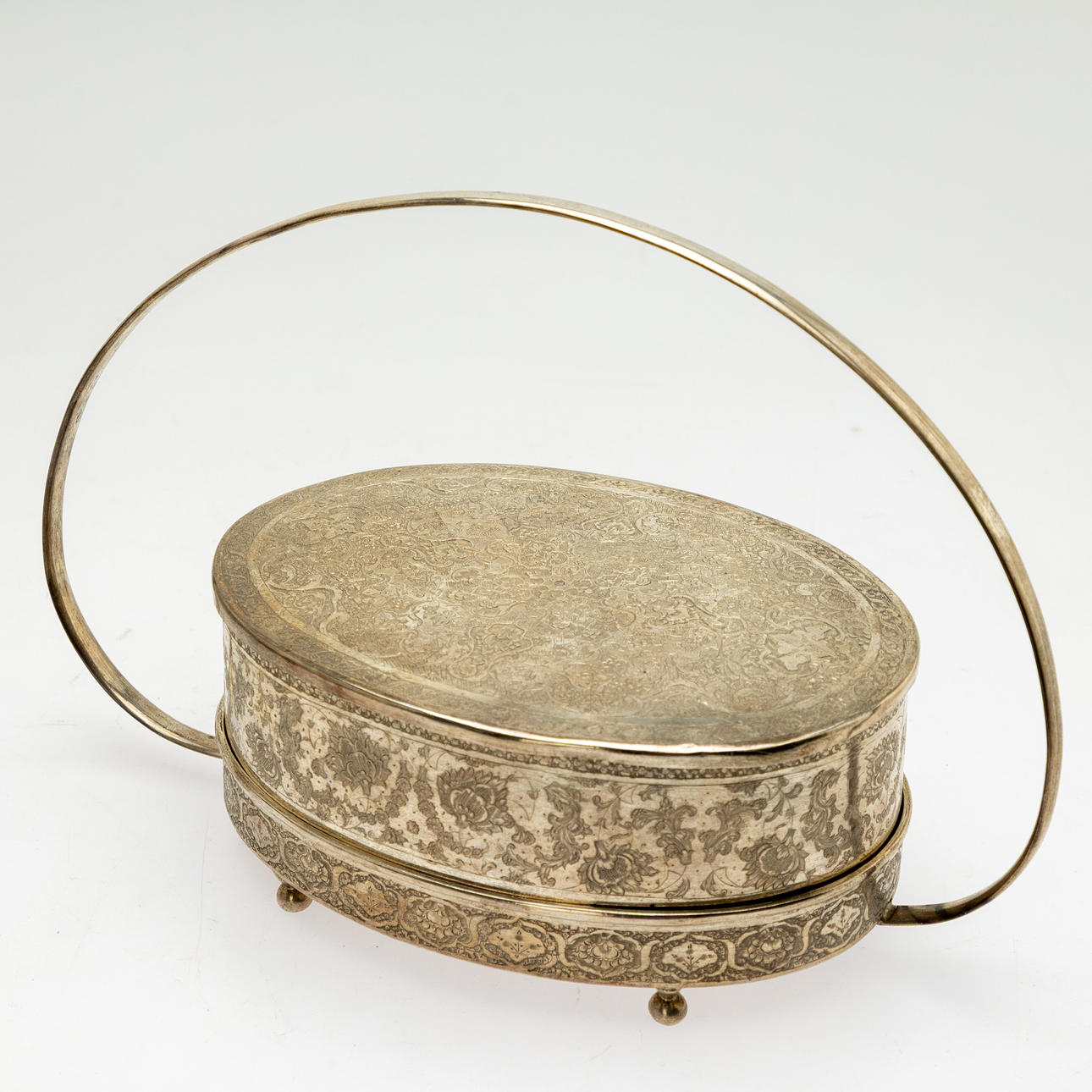 Silverdosa med lock och handtag, Persien, 1900-talet.