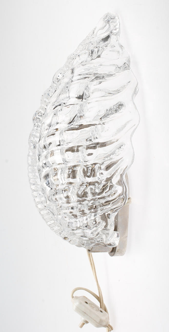 VÄGGLAMPA, glas, sannolikt Orrefors, 1900-talets andra hälft.