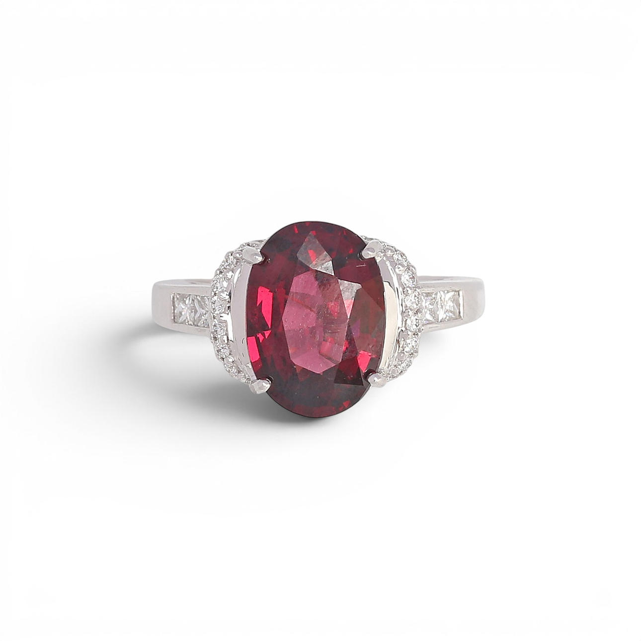 Granat- och diamantring.
