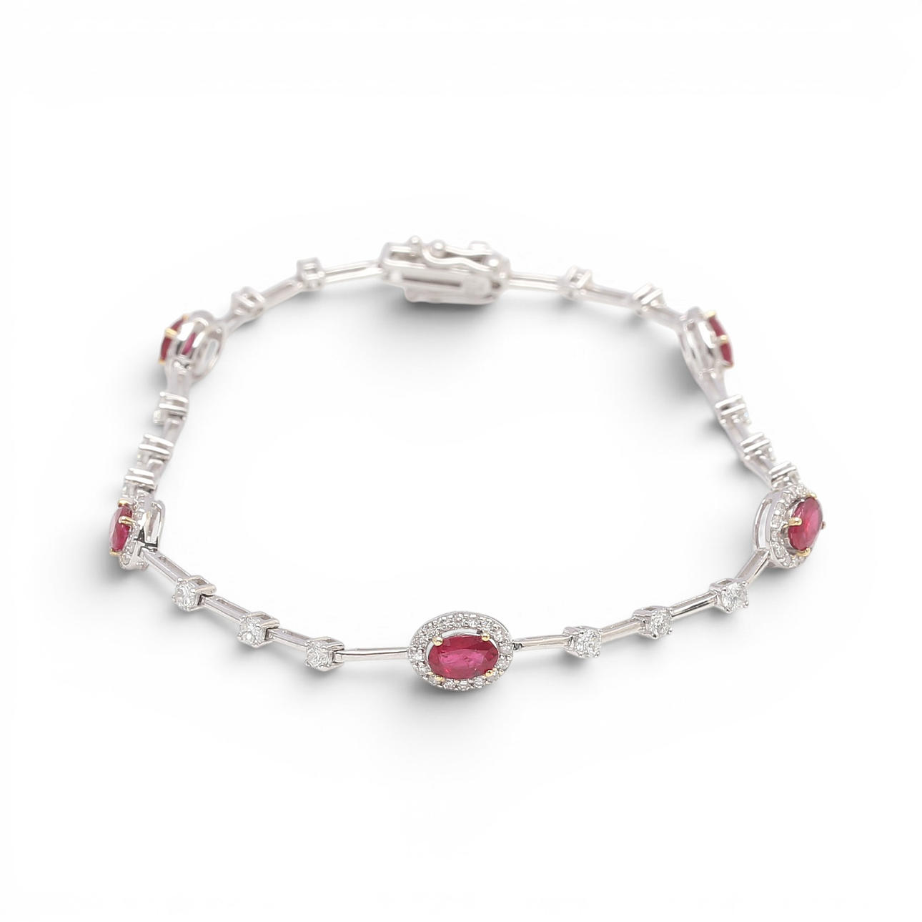 Rubies and diamonds bracelet.
