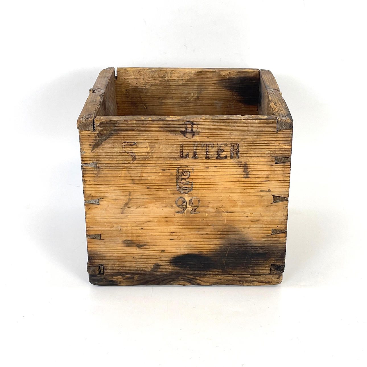 KRÖNT MÅTT, 5 liter, trä, 1800-tal.