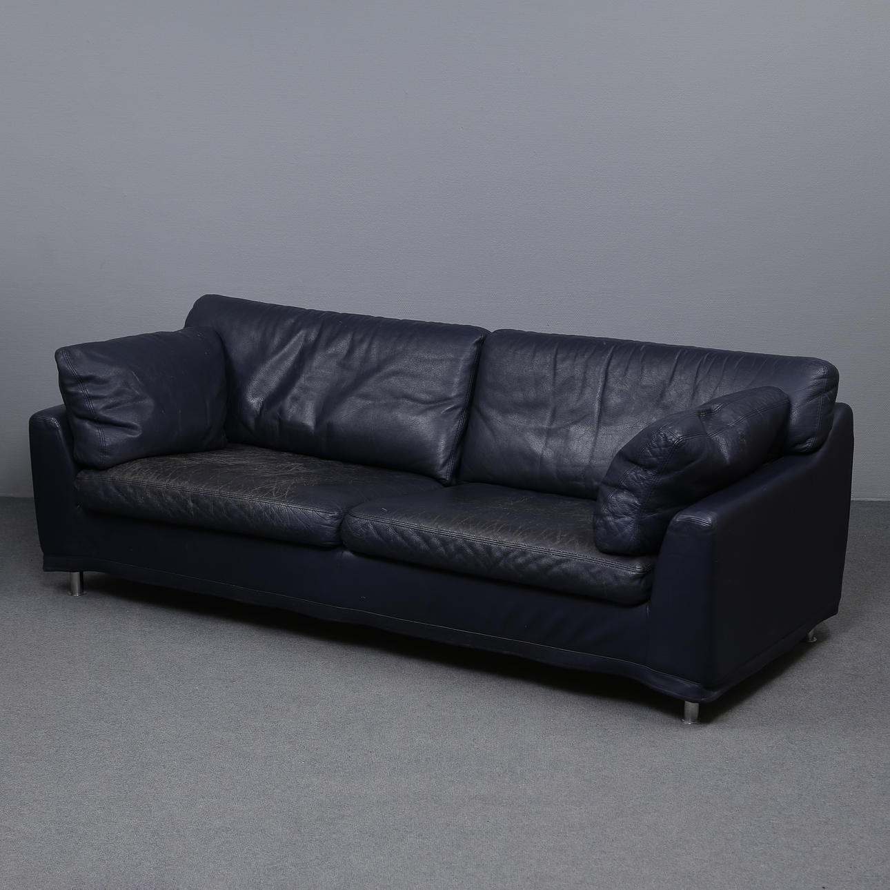 SOFFA "FREDRIK" BLÅTT SKINN, UR KUNGA-SERIEN, DUX.
