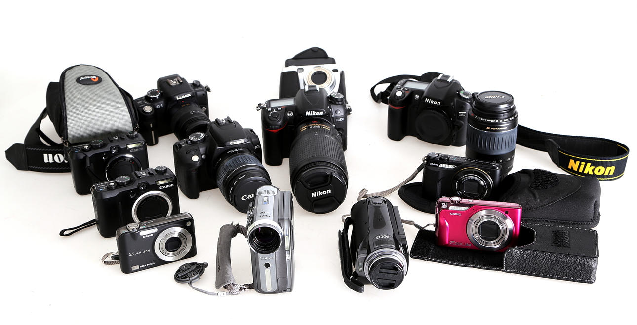 SAMLING KAMEROR, 12 st, samt objektiv.