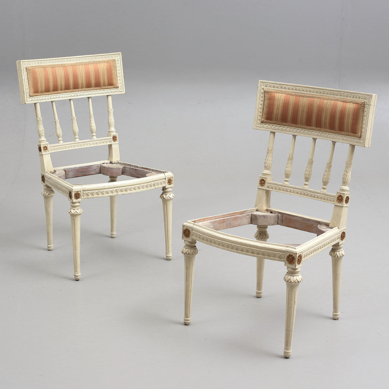 STOLAR ett par, sengustaviansk stil, 1900-tal.