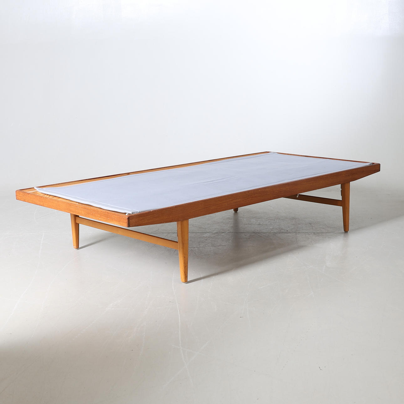DAGBÄDD, teak, 1900-talets mitt.