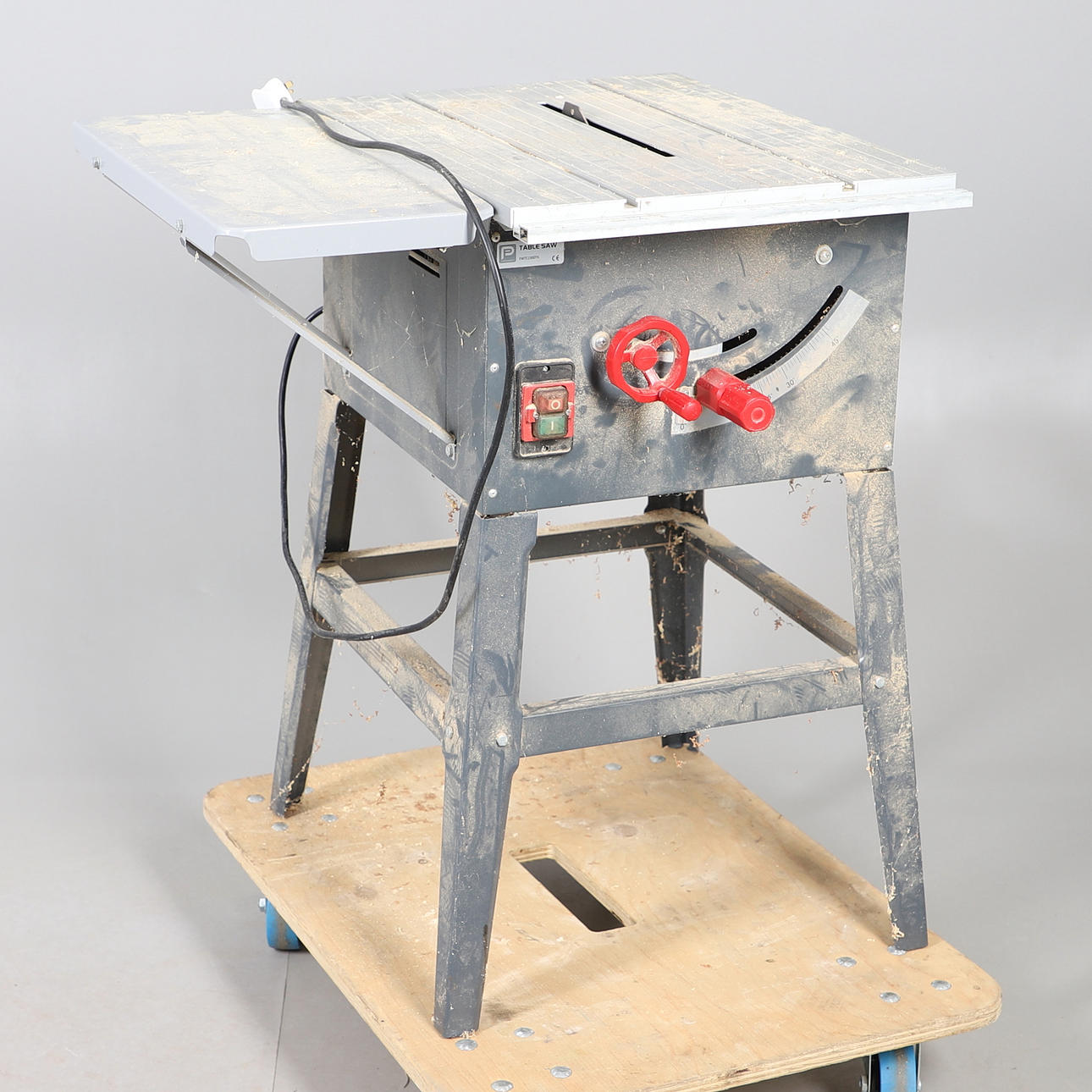 A PERFORMANCE POWER TABLE SAW.
