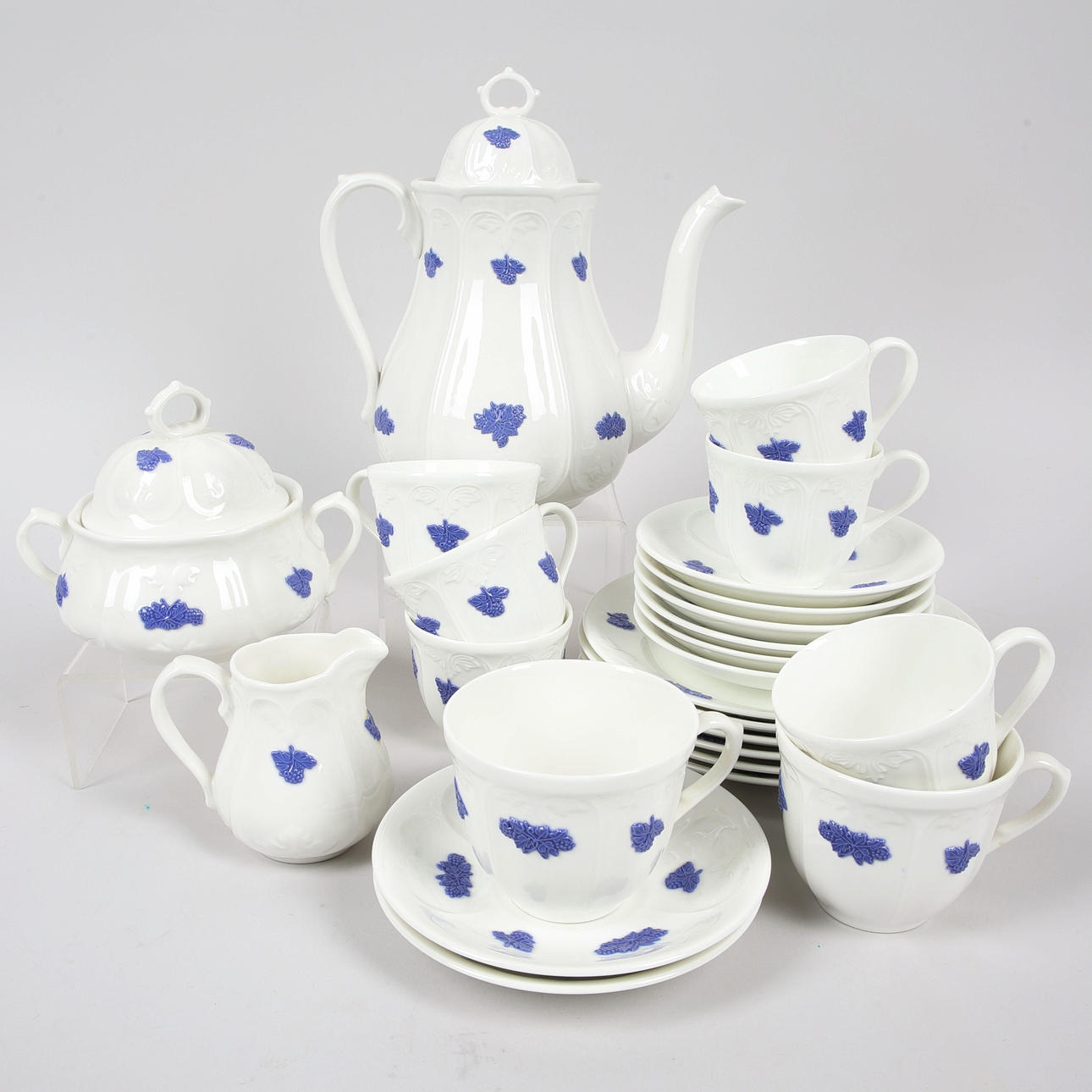 KAFFE- & TESERVIS, 19 delar, "Blå blom", benporslin, Gustavsberg.