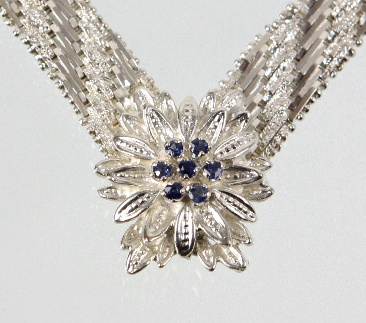 HALSBAND MED SAFIR, SILVER 925.