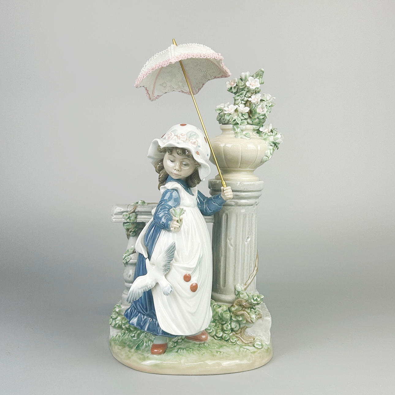 LLADRO GLORIOUS SPRING FIGURE. Ceramics & Porcelain - European - Auctionet