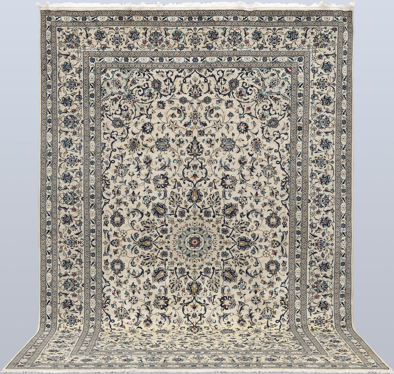 MATTA. Ljus Keshan, 360 x 245 cm.