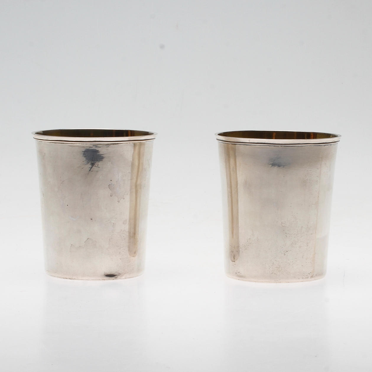 BÄGARE, ett par, silver, CJ, Linköping 1869, vikt ca. 195,6 gram.