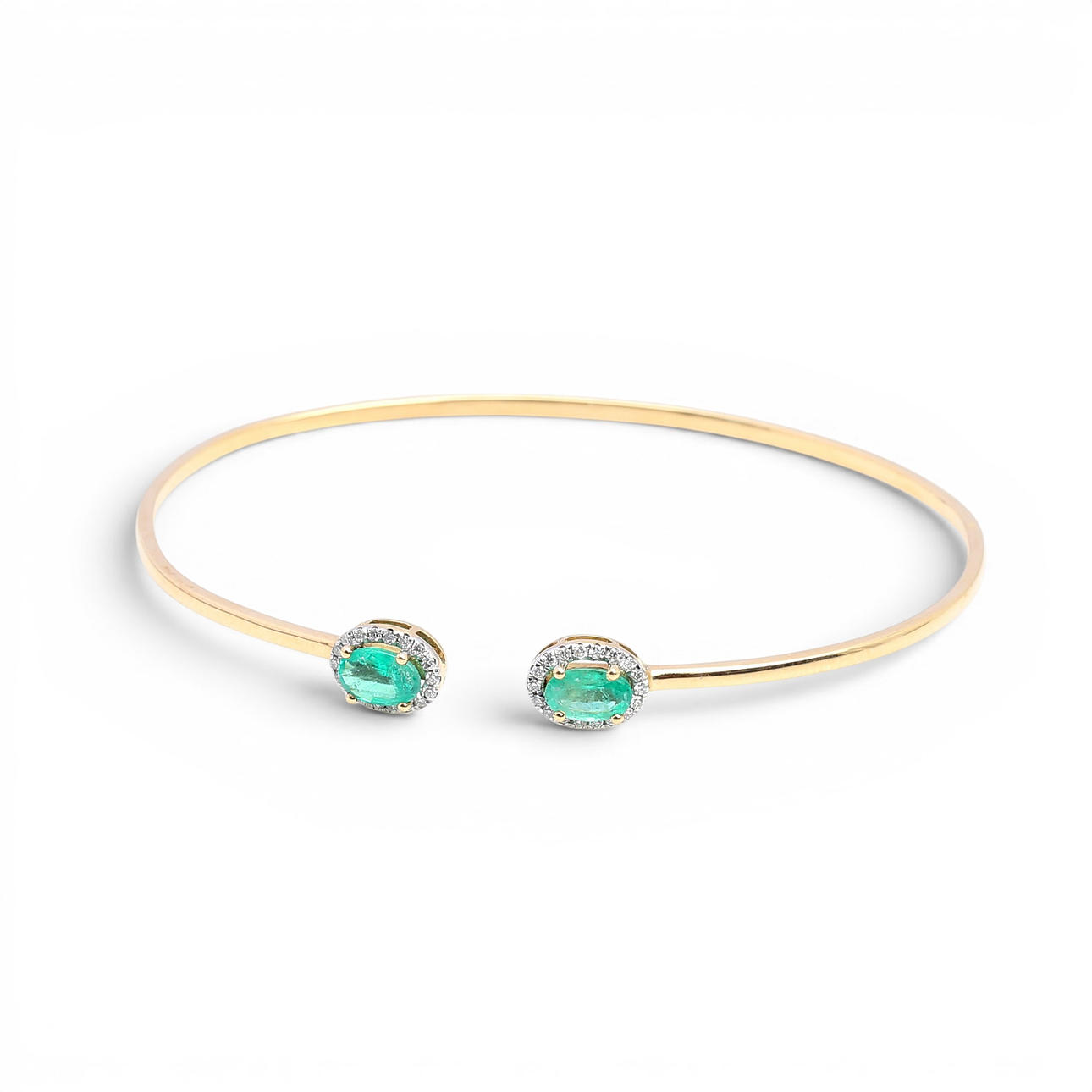 Emeralds and diamonds bangle bracelet.