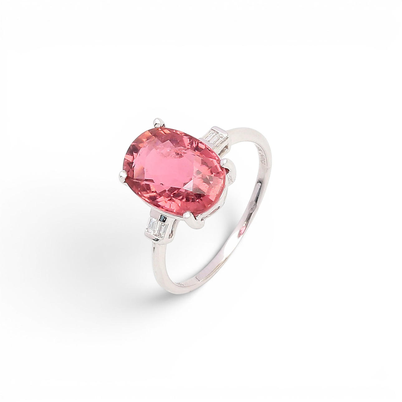 Turmalin- och diamantring med certifikat.