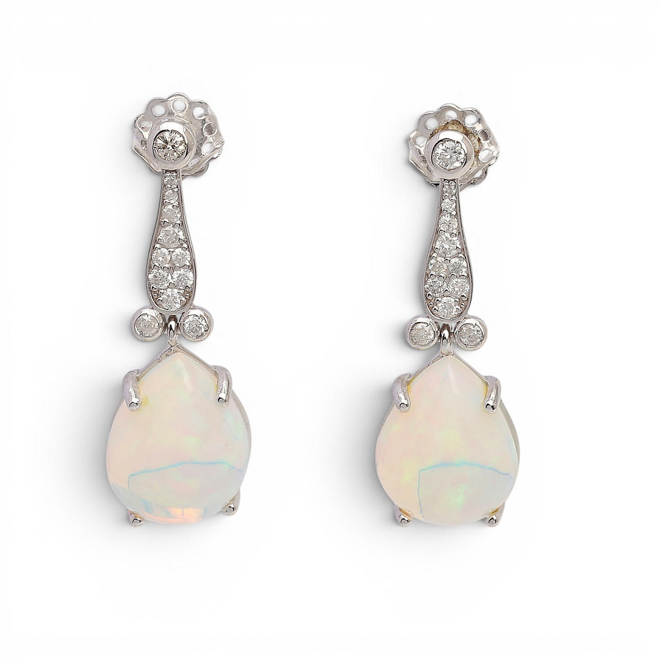 Ppal and diamonds long earrings.