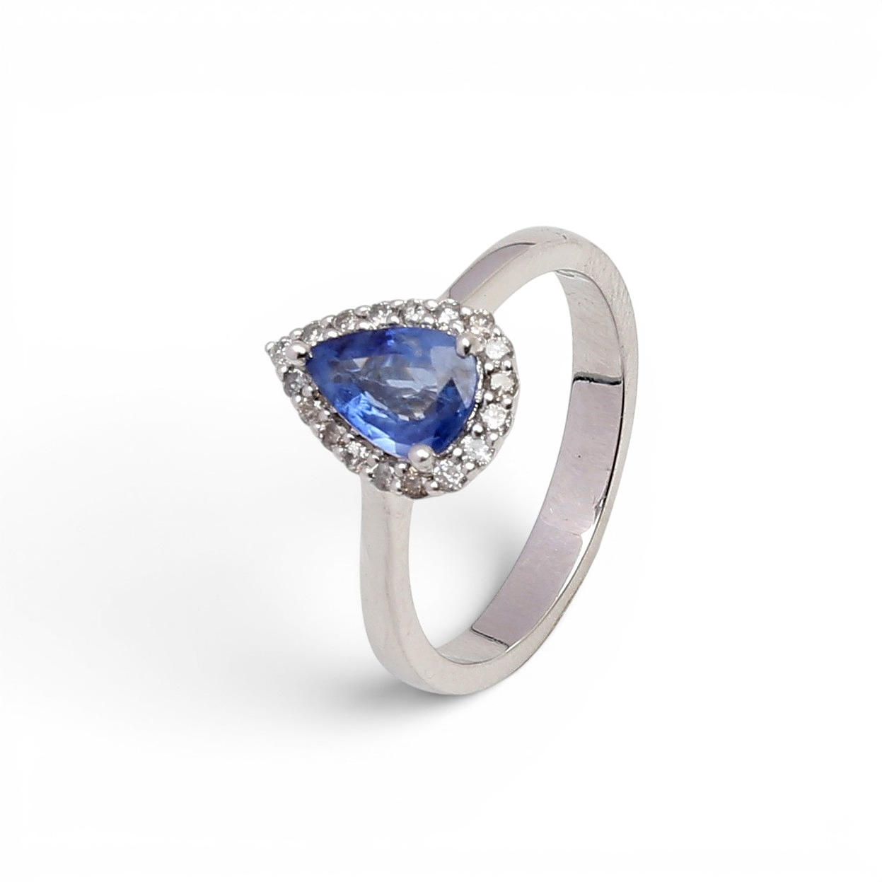Sapphire and diamonds ring.