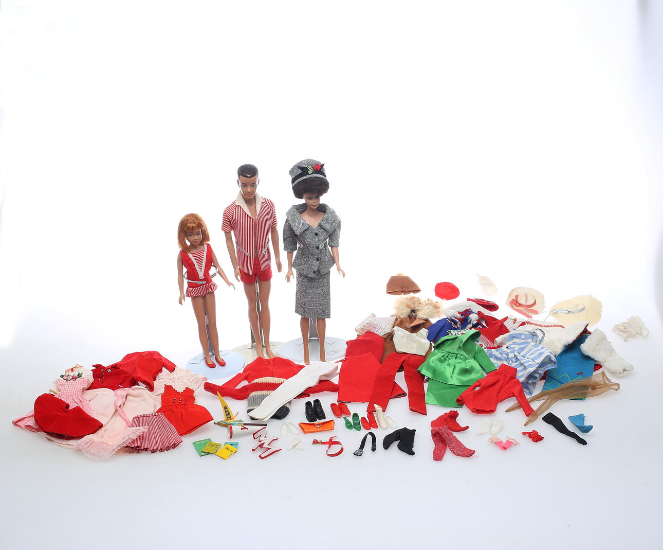 BARBIE, SKIPPER samt KEN, Mattel Inc, 1960-tal samt KLÄDER, mestadels märkt Mattel.