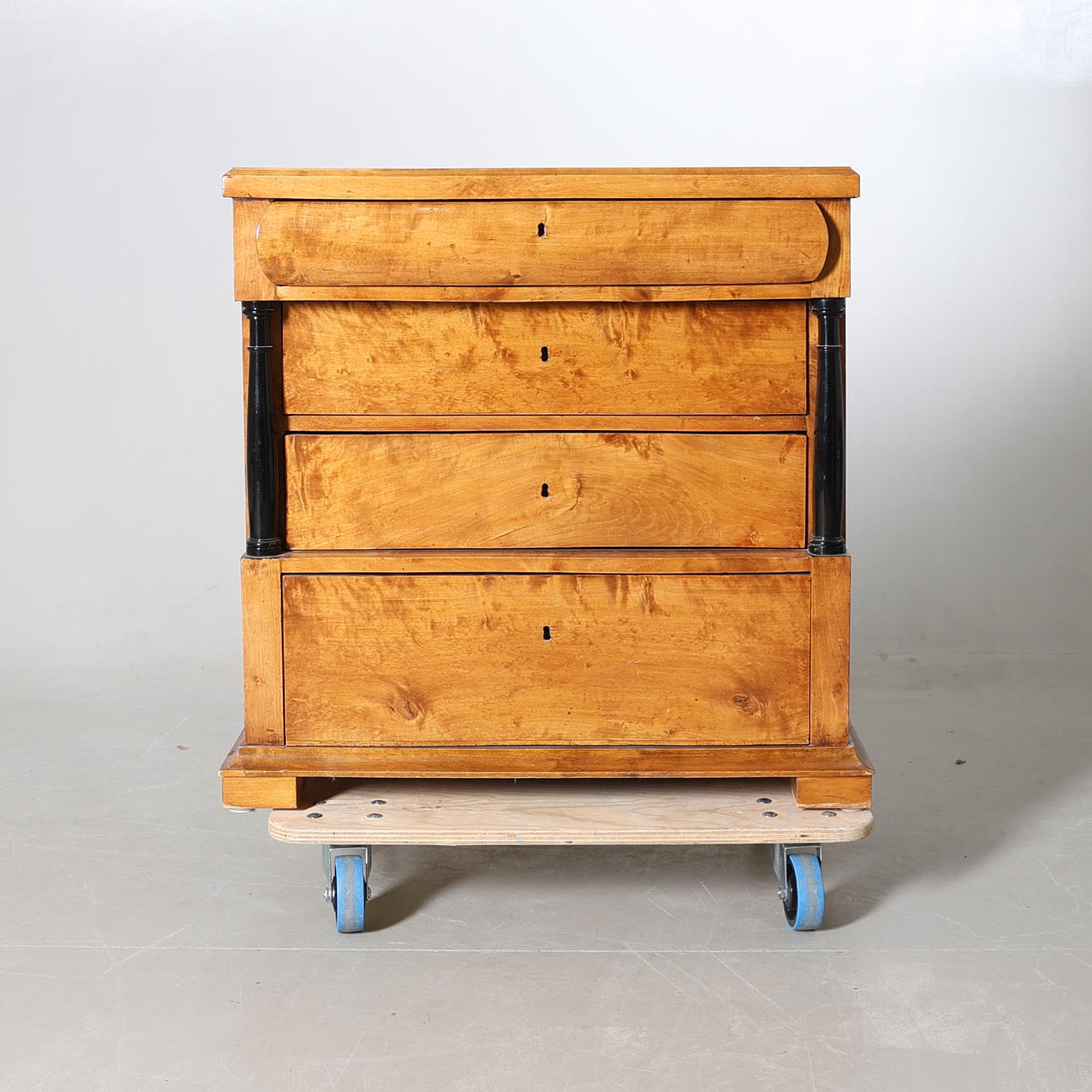 BYRÅ, biedermeier, 1800-talets mitt.