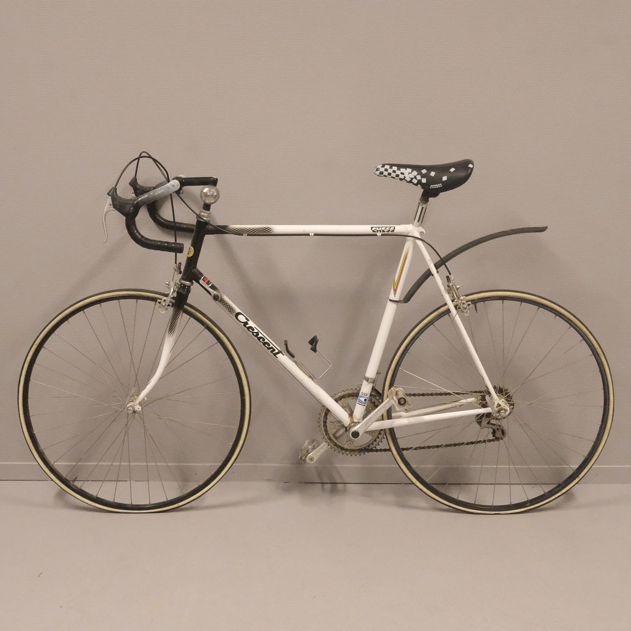 CRESCENT CHESS, CYKEL.