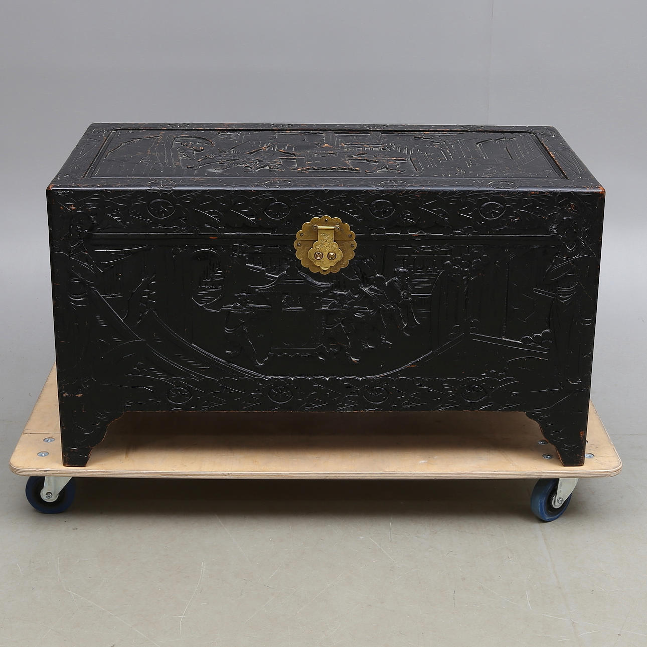 KAMFERKISTA, orientalisk, 1900-tal.