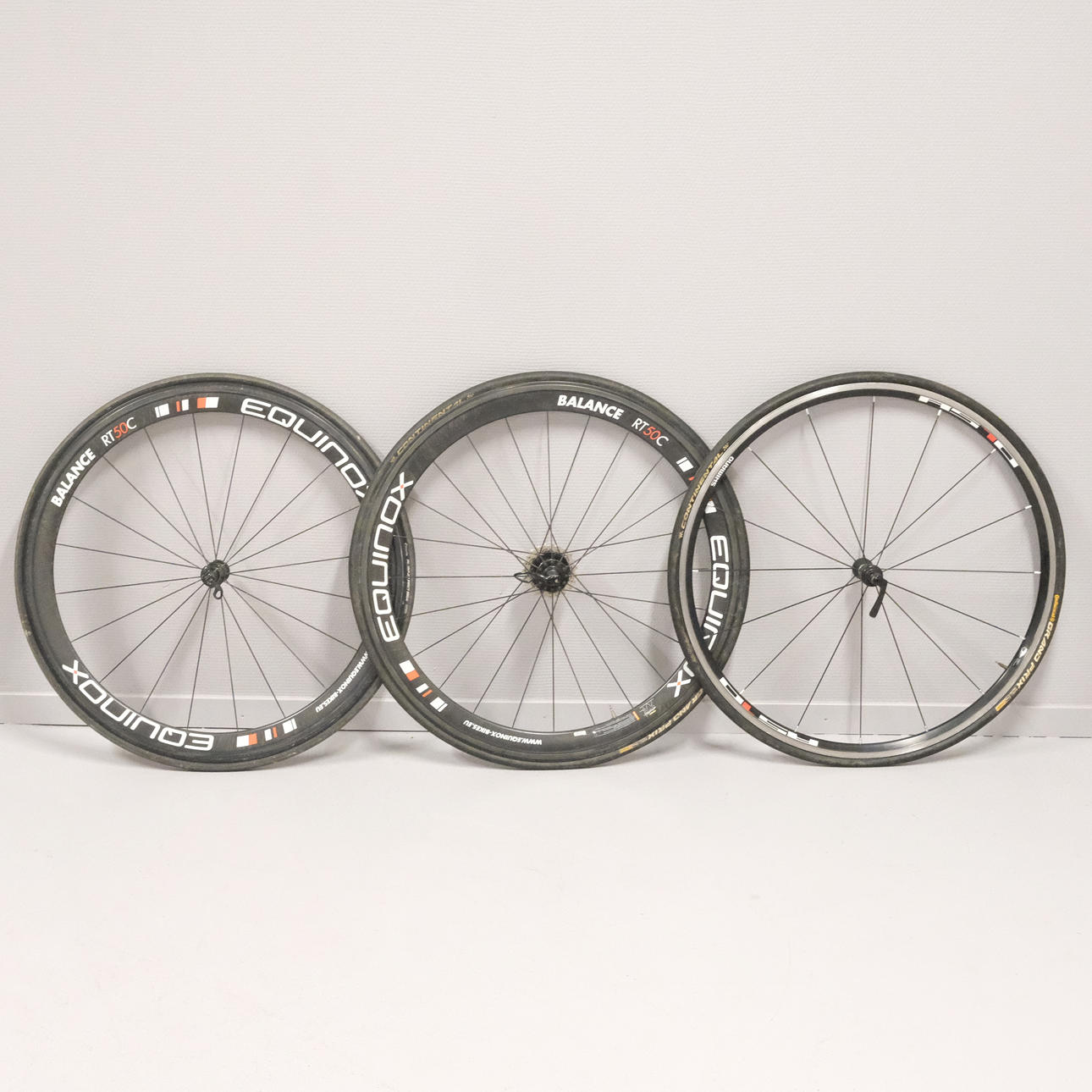 TRE CYKELHJUL, EQUINOX OCH SHIMANO.