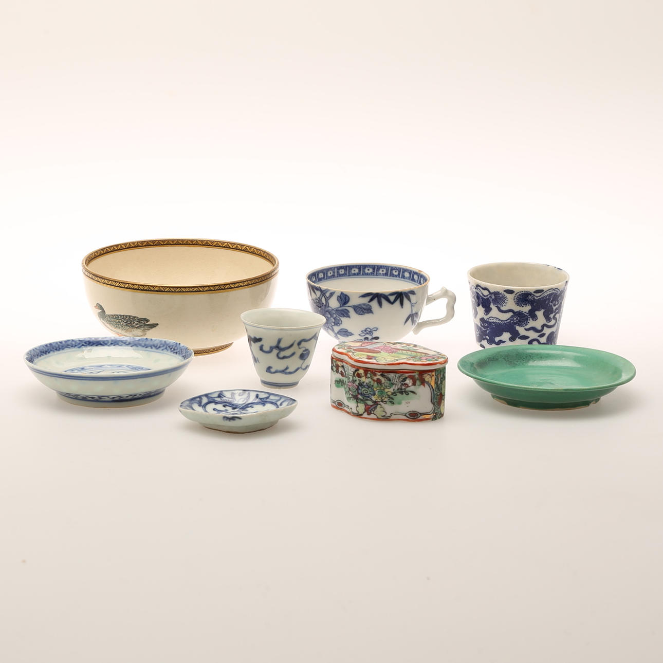 PORCELAIN OBJECTS, 8 pcs, porcelain. China.