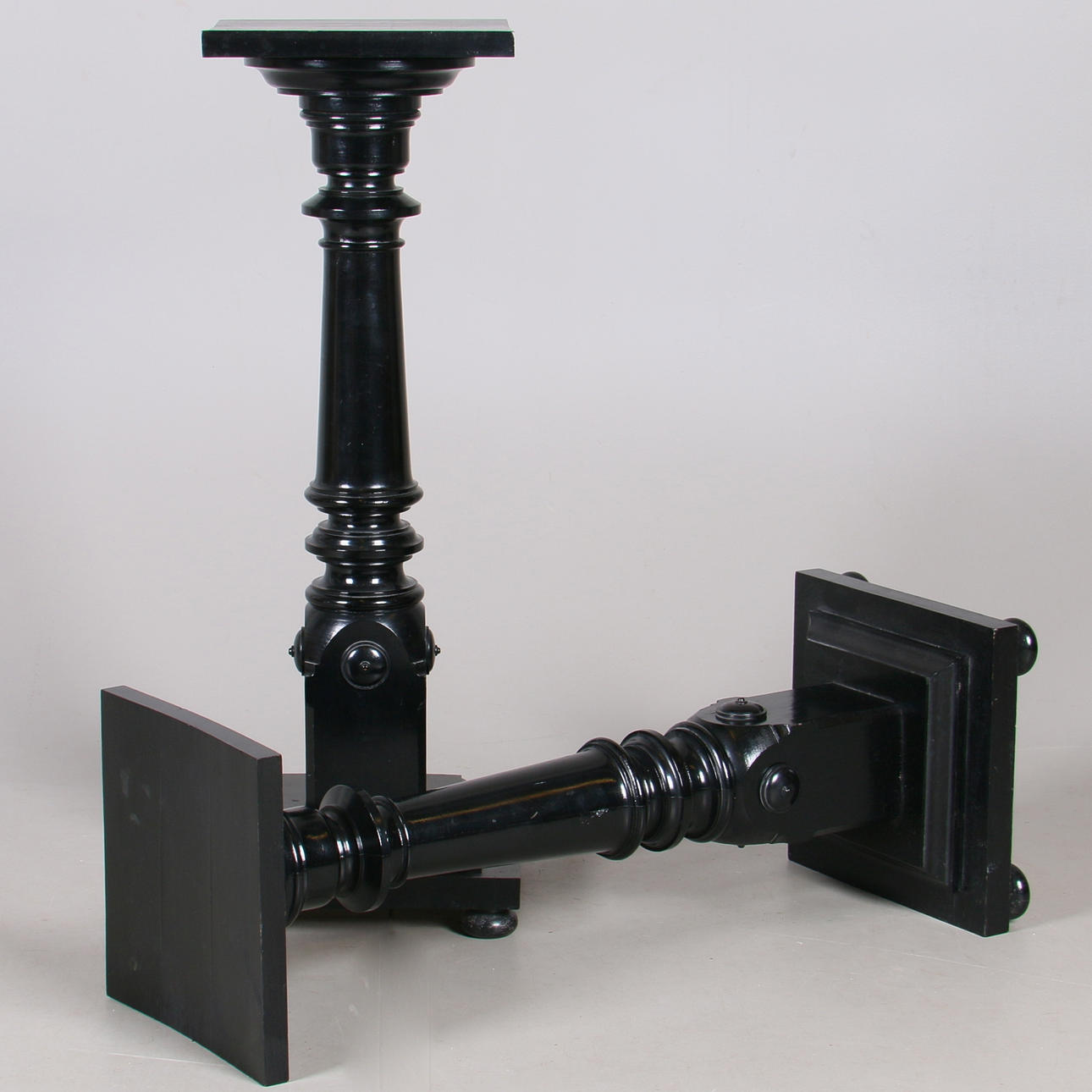 PIEDESTALER, ett par, Louis XVI-stil, 1800/1900-tal.