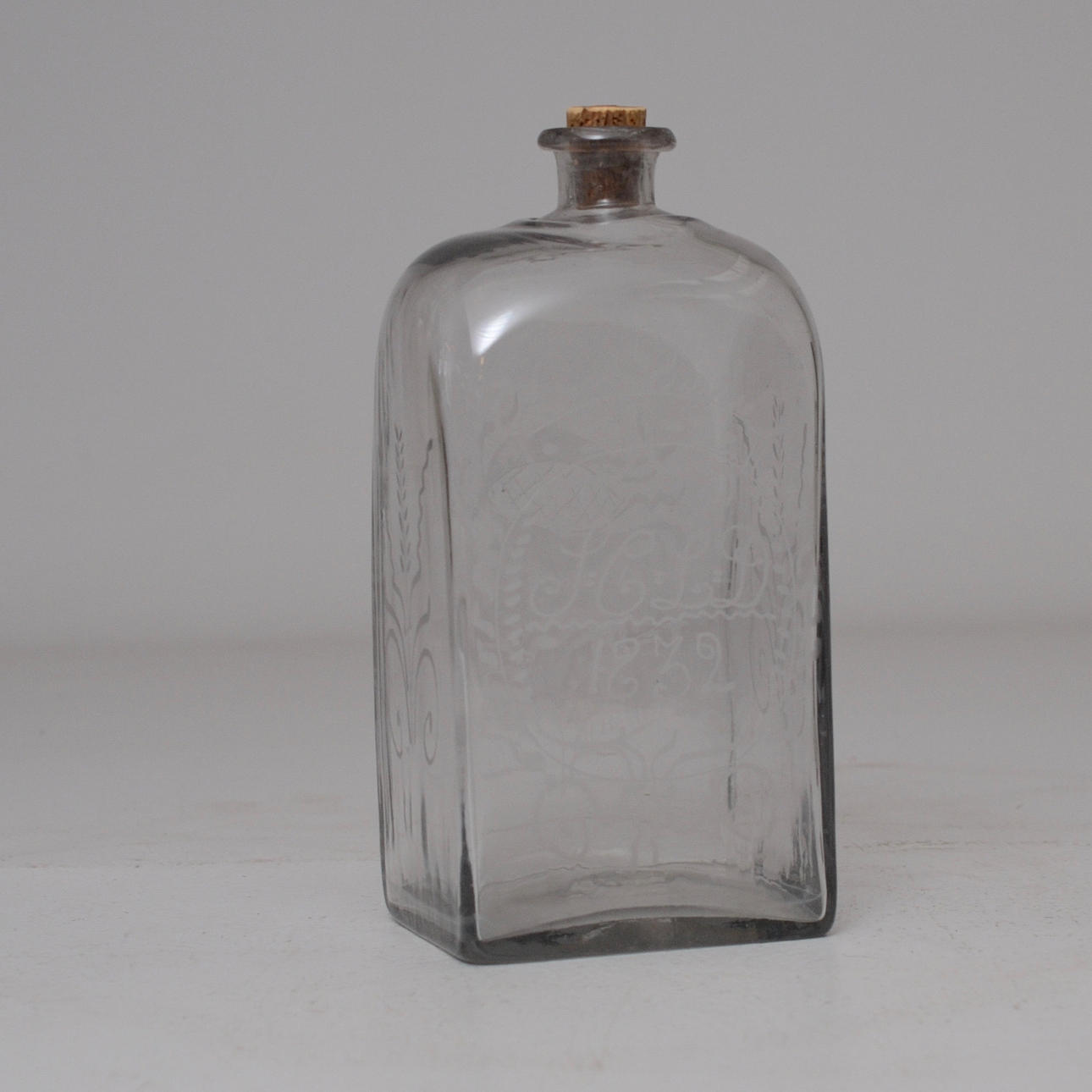 BRÄNNVINSFLASKA, Cedersberg daterad 1832.