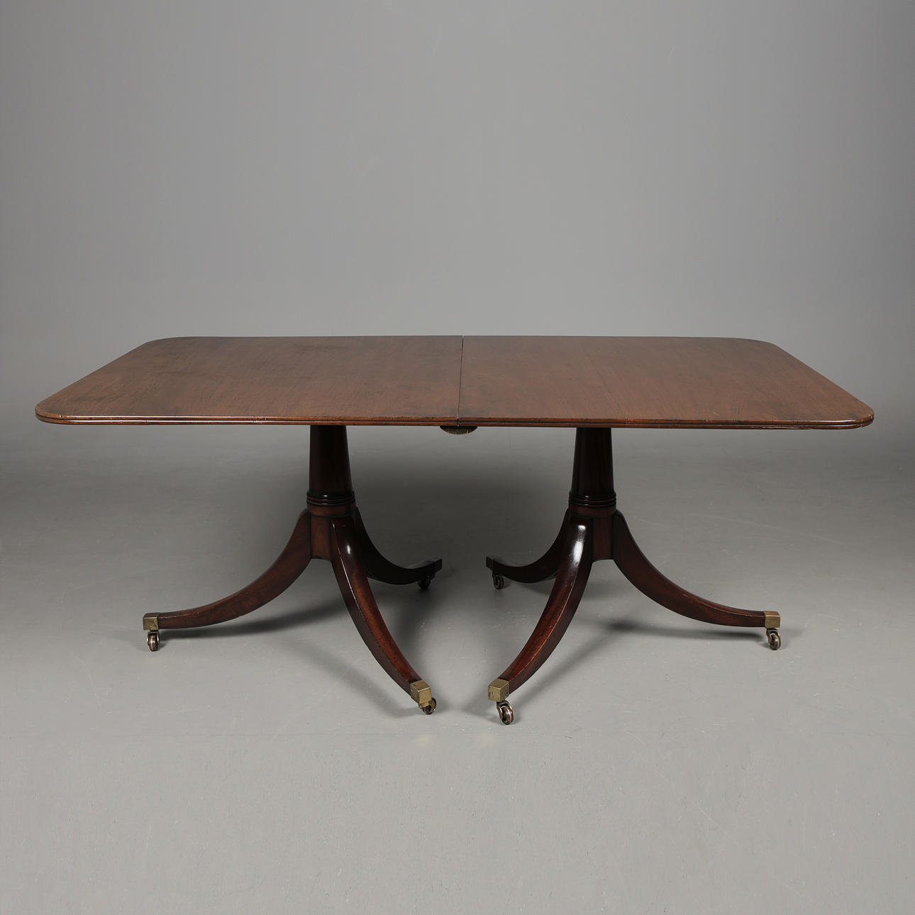 DINING TABLE, REGENCY DESIGN. Furniture - Dining tables - Auctionet