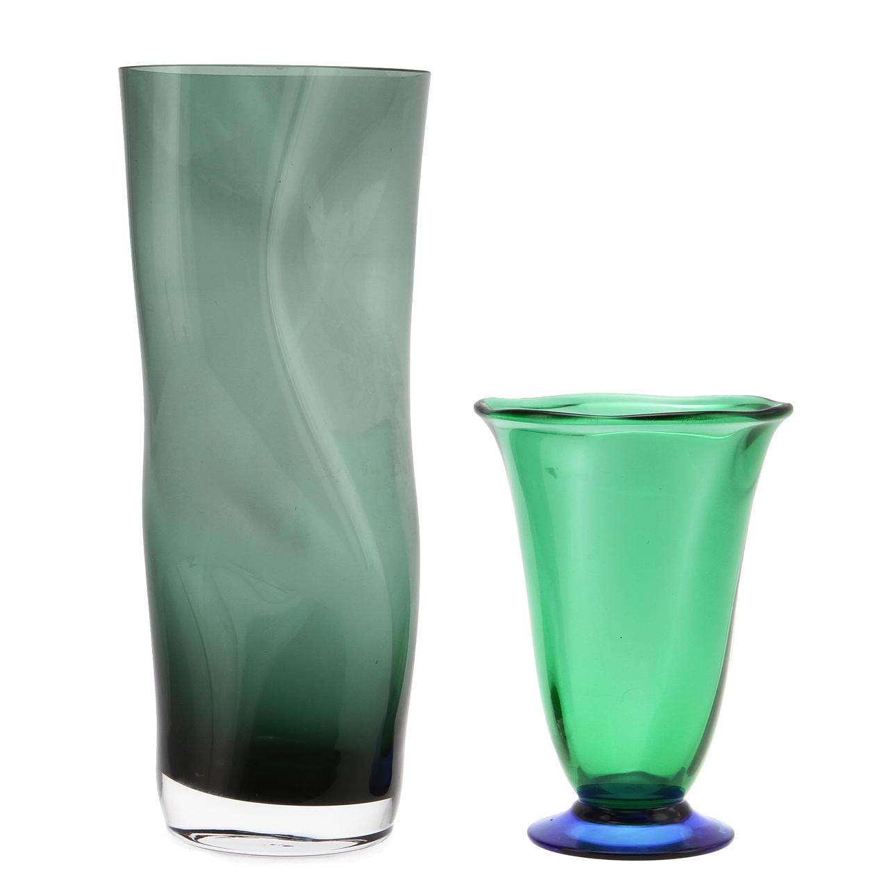 VASER, 3 st, glas och keramik, bland annat Orrefors. 1900-talets sista del.