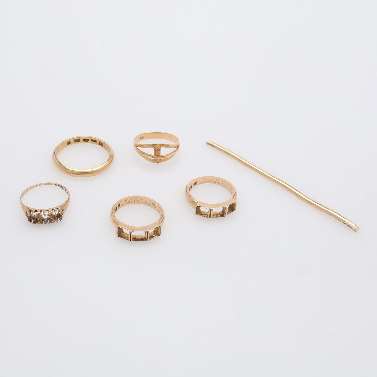 5 RINGAR & 1 SKENA, 18K GULD, TOTALVIKT CA 26,4 G.
