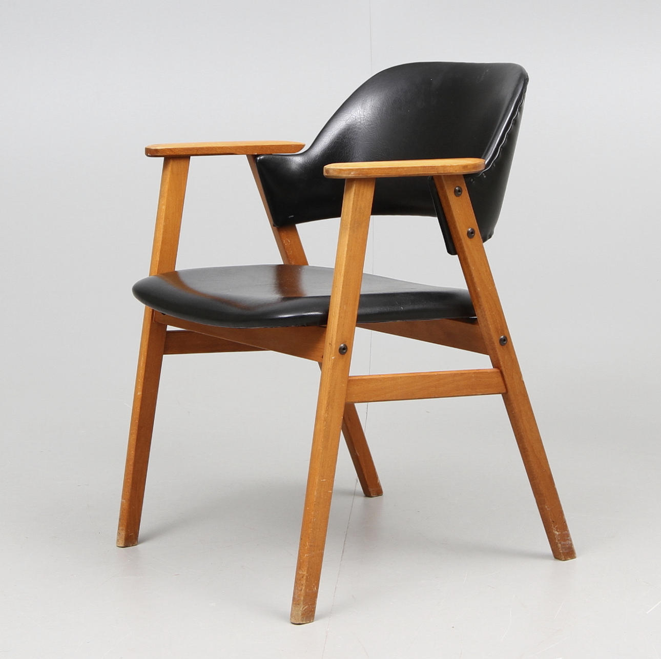 SKRIVSTOL, svart galon, 1950 tal.