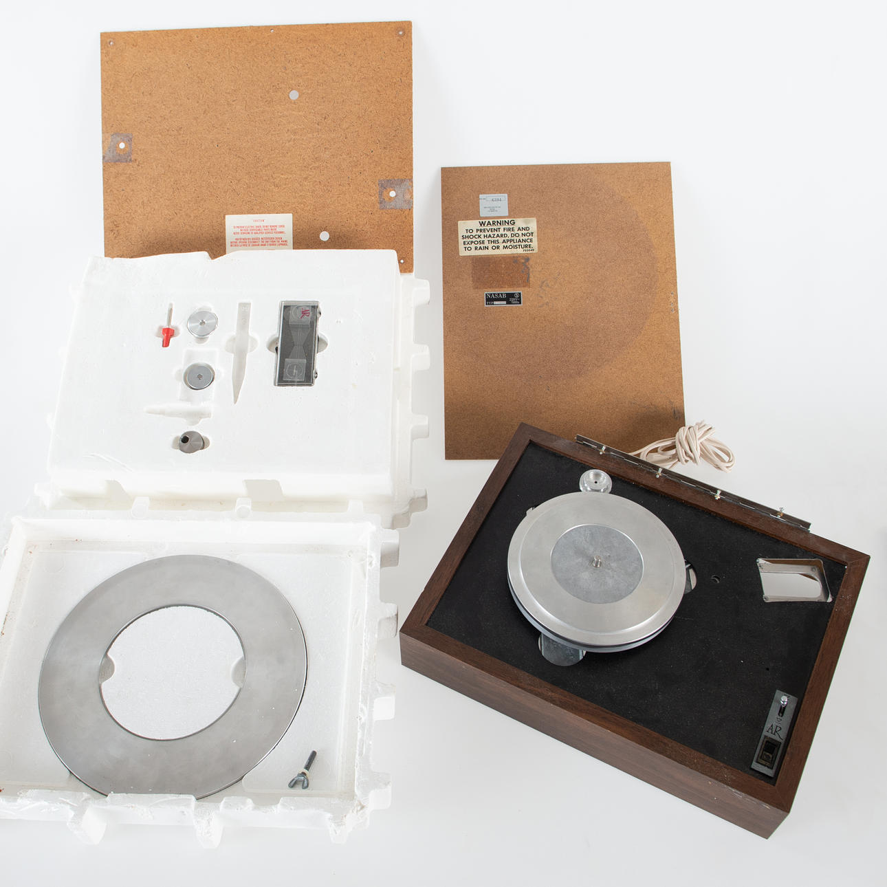 TURNTABLE, ACOUSTIC RESEARCH XB1.